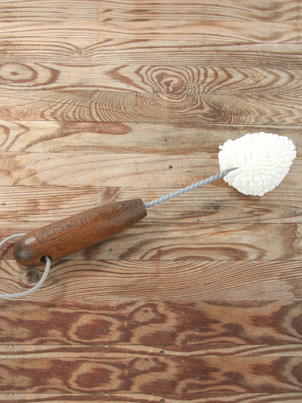 A brush to clean crystal.