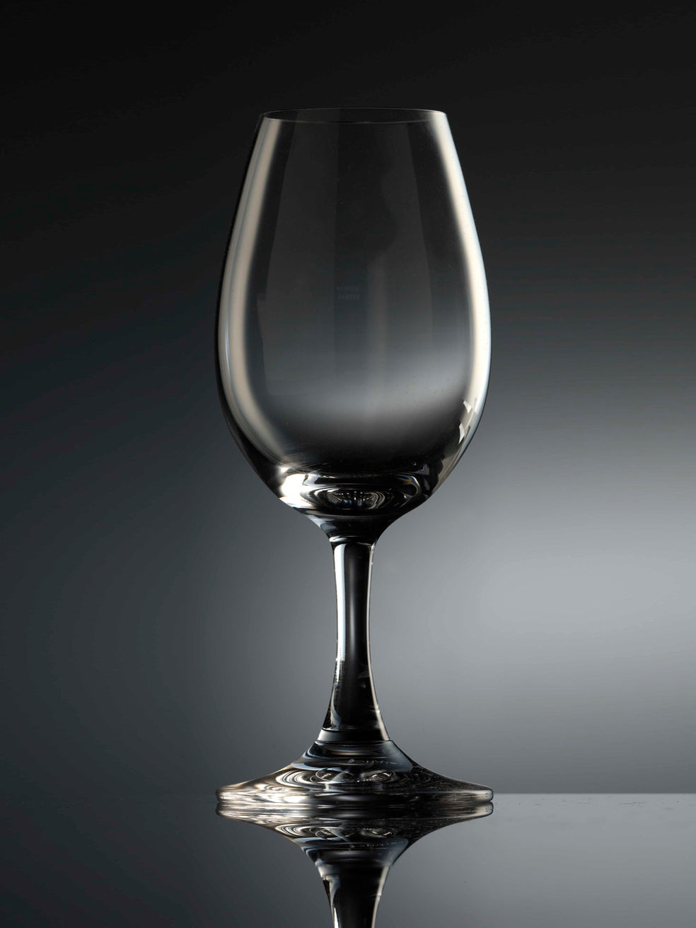 Modelled from the traditional sherry copita, manufactured with lead-free crystal and optimised for sensory analysis for the whisky enthusiast. Part of the Glencairn collection.