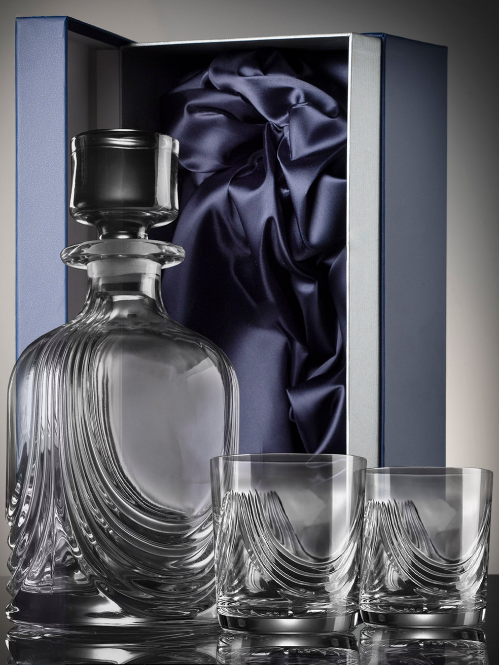 Whiskey Decanter & Glass Set. 25oz Alcohol & Liquor Decanter For Bourbon Vodka Scotch Ru With 4
