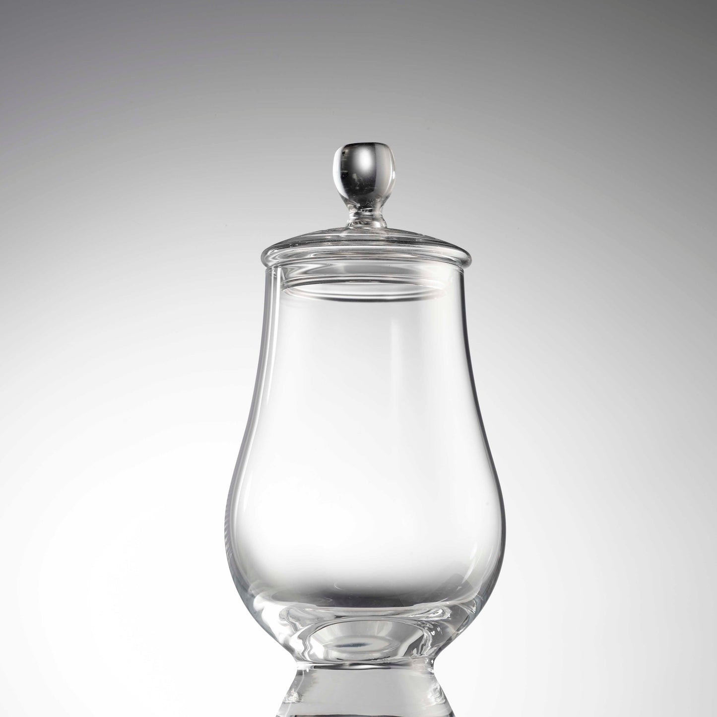 This tasting cap is designed specifically for the Glencairn Whisk glass.