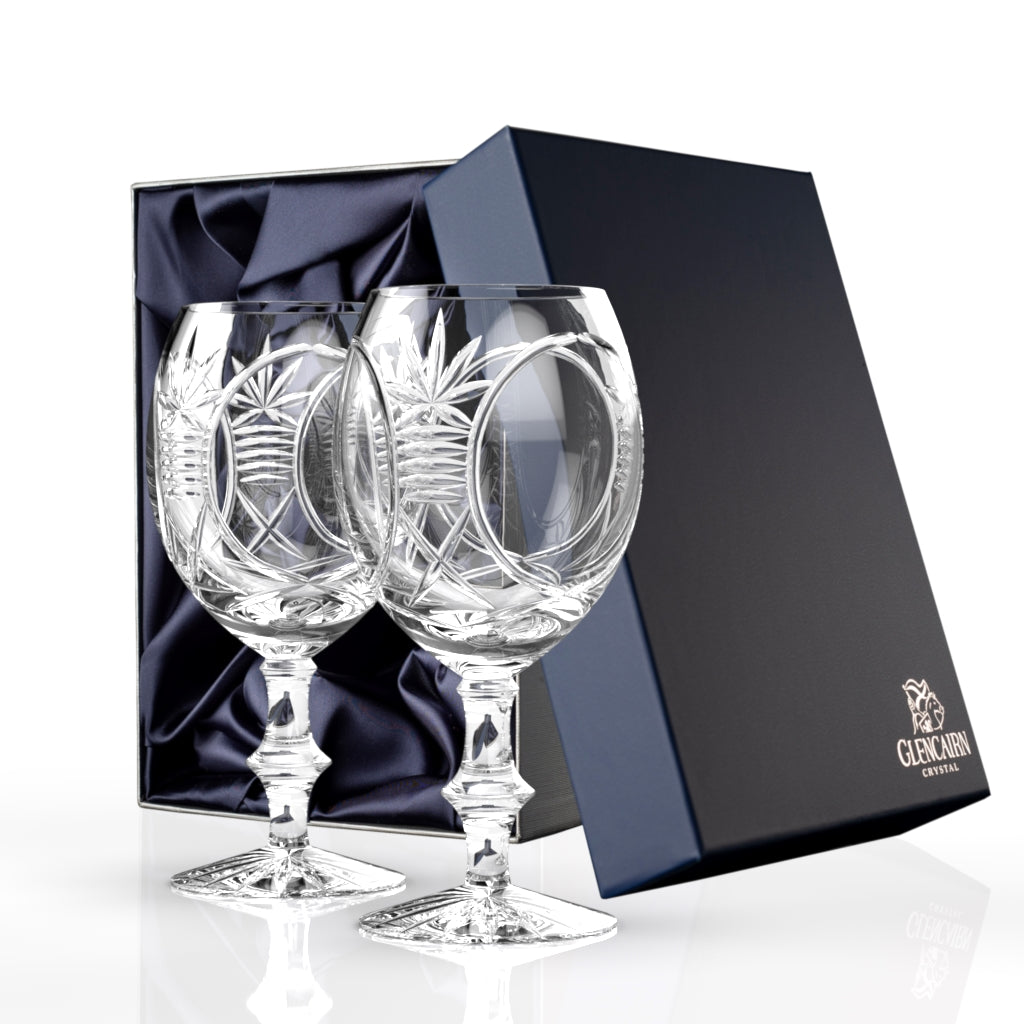 The Bothwell collection features an incredibly traditional yet elegant handcut pattern on high quality mouth-blown 24% lead crystal. The goblet is a lovely gift for those who like to drink their wine from a sturdy old-fashioned glass and comes ready to gift in a luxurious presentation box.&nbsp;