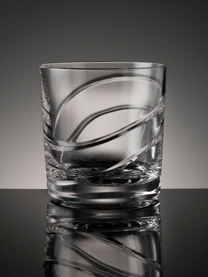Inspired by Glasgow City’s urban regeneration, the Glasgow collection features an exceptionally modern cut on traditional glassware. The tumbler glass is perfect for your favourite whisky with room for water, mixers and ice cubes.