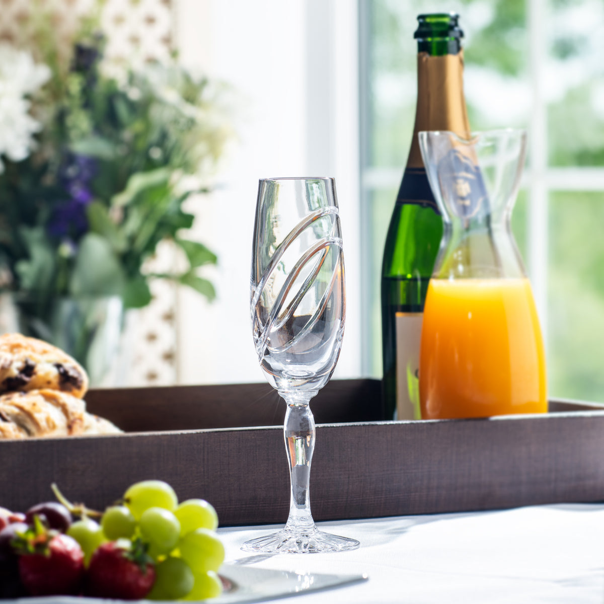 Inspired by Glasgow City's urban regeneration, the Glasgow collection features an exceptionally modern cut on traditional glassware.&nbsp;
