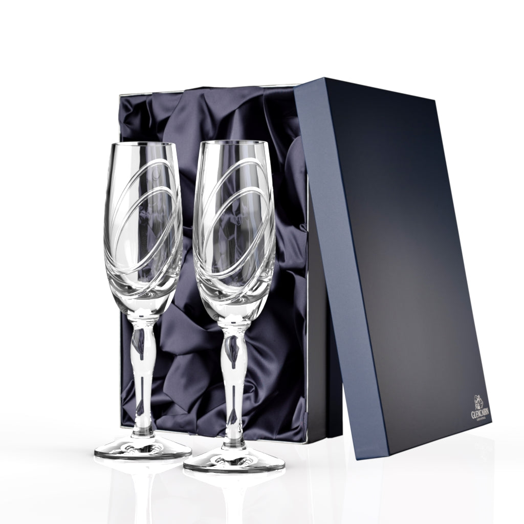 Are you looking for a handcut crystal champagne glass? Inspired by Glasgow City's urban regeneration, the Glasgow collection features an exceptionally modern cut on traditional glassware. This gift set comes in a luxurious champagne glass gift set of two.