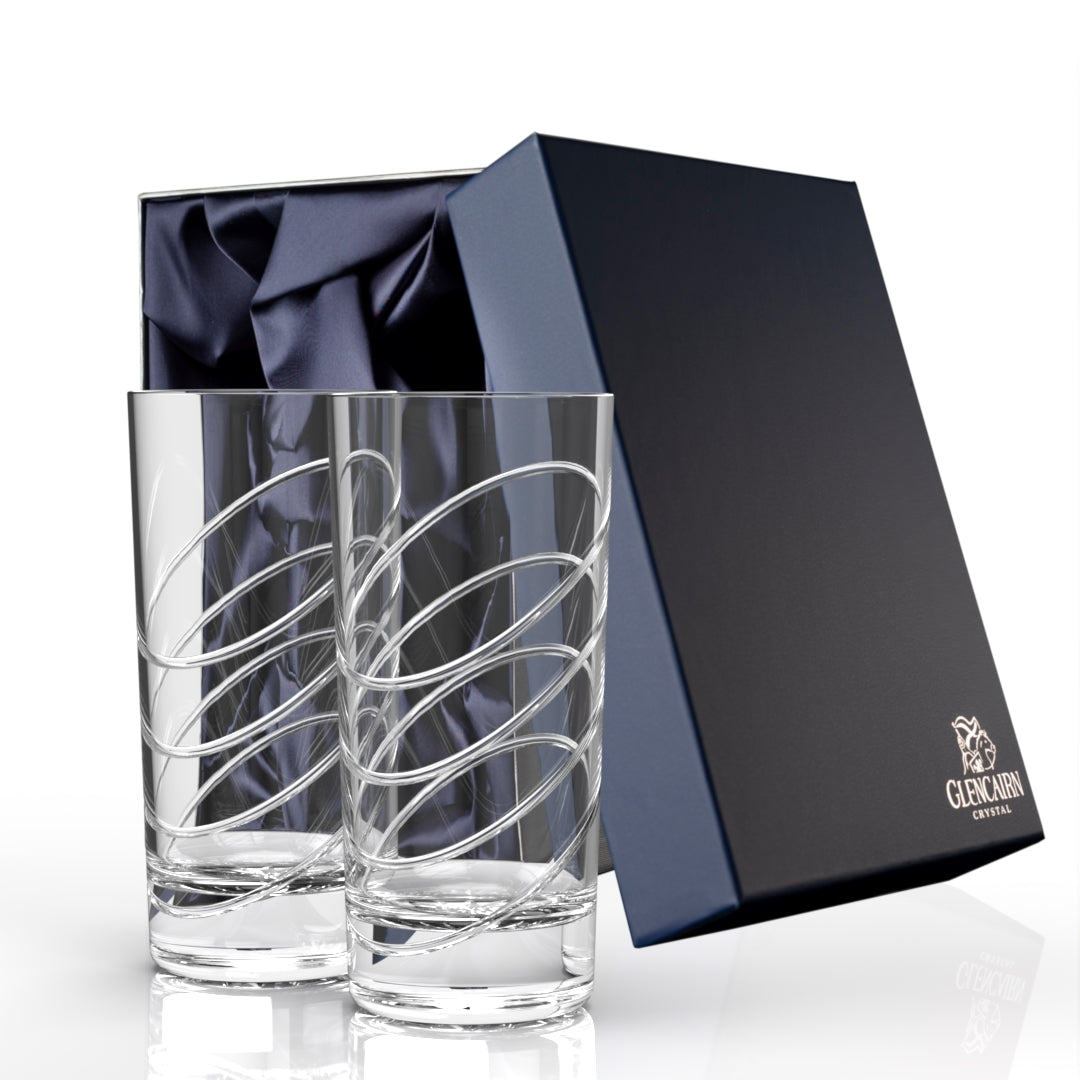 The Glasgow collection features an exceptionally modern cut on traditional glassware. The highball glass is crystal clear, perfect for appreciating your favourite spirit with room for mixers and ice cubes.  This gift set comes in a luxurious presentation box.