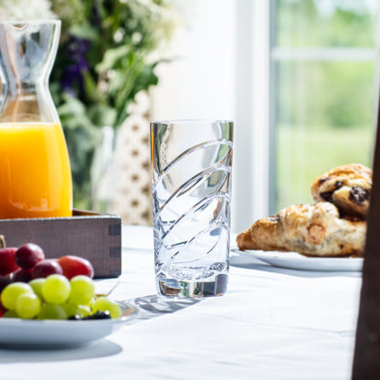 The Glasgow collection features an exceptionally modern cut on traditional glassware. The highball glass is crystal clear, perfect for appreciating your favourite spirit with room for mixers and ice cubes.  This gift set comes in a luxurious presentation box.