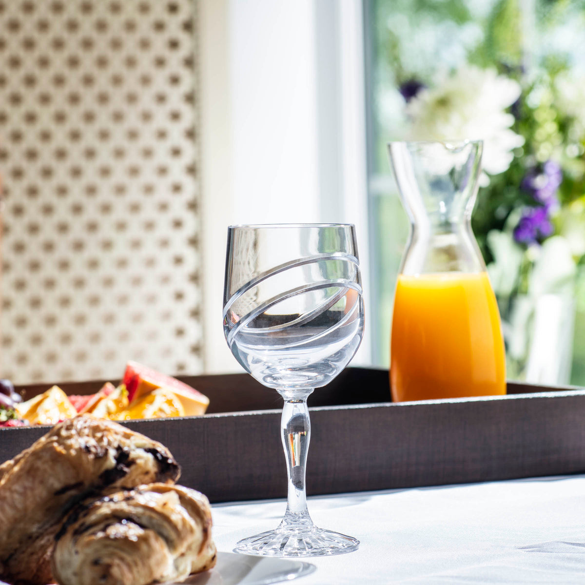 If you are in need of a beautifully handcut wine glass then look no further than the Glasgow Wine Goblet. Inspired by Glasgow City's urban regeneration, the Glasgow collection features an exceptionally modern cut on traditional glassware.