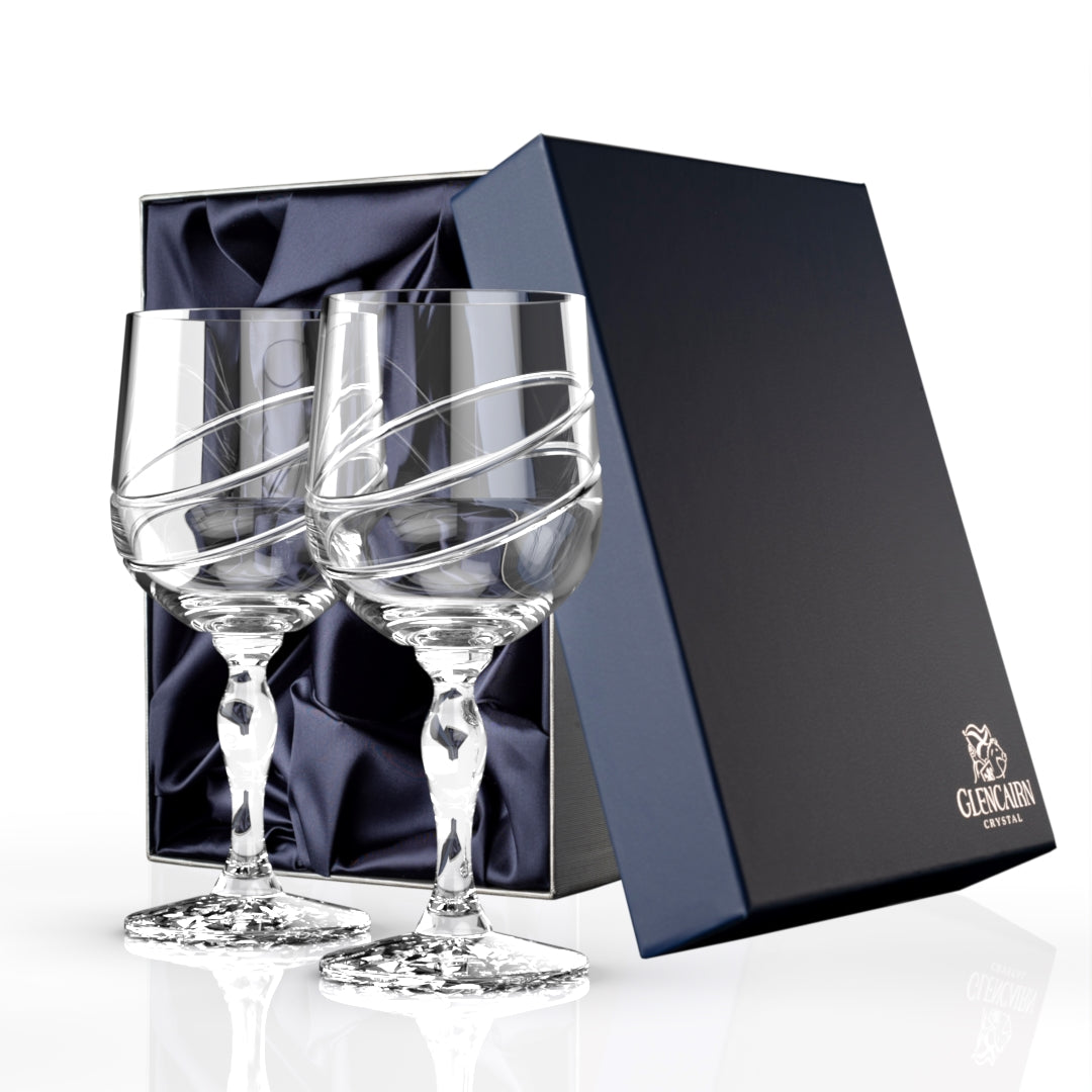 If you are in need of a beautifully handcut wine glass then look no further than the Glasgow Wine Goblet. Inspired by Glasgow City's urban regeneration, the Glasgow collection features an exceptionally modern cut on traditional glassware.  This gift set comes in a luxurious gift box.