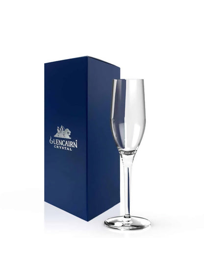 A crystal-clear champagne glass, our Jura Champagne Flute is incredibly sleek yet elegant.