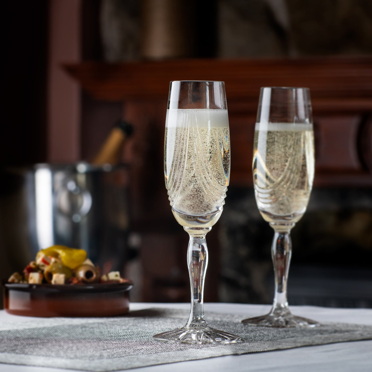 The Montrose Champagne Flute features beautiful swirls reminiscent of the folds in the Scottish kilt.