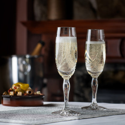 The Montrose Champagne Flute features beautiful swirls reminiscent of the folds in the Scottish kilt.