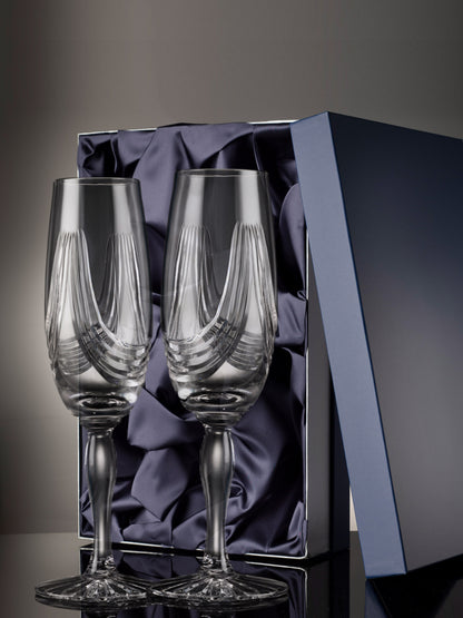 The Montrose Champagne flutes feature beautiful swirls reminiscent of the folds in the Scottish kilt.  The pair is presented in a luxurious box ready to offer as a wedding or anniversary gift.