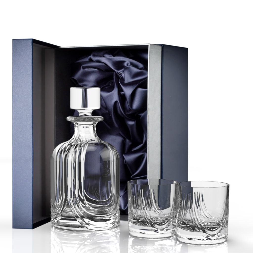 The beautiful hand-cut Montrose set features sweeping cuts on the glassware inspired by the folds of the Scottish kilts. This beautiful lead free crystal whisky decanter set comes with two Montrose whisky tumblers and a luxurious navy gift box lined with matching satin.