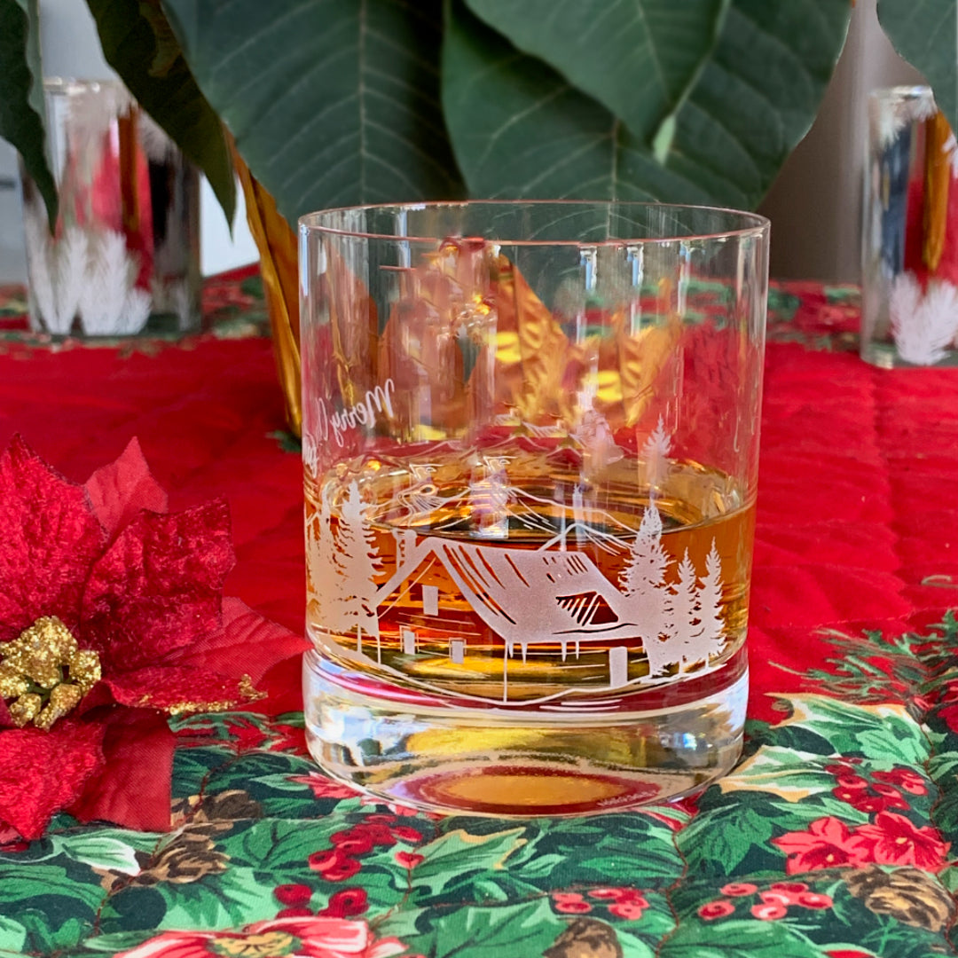 Featuring bringing home the Christmas tree in a wrap-around wintery scene, this lead-free crystal tumbler can be used for any beverage from water to whisky and is supplied in a navy windowed carton, perfect for gifting.