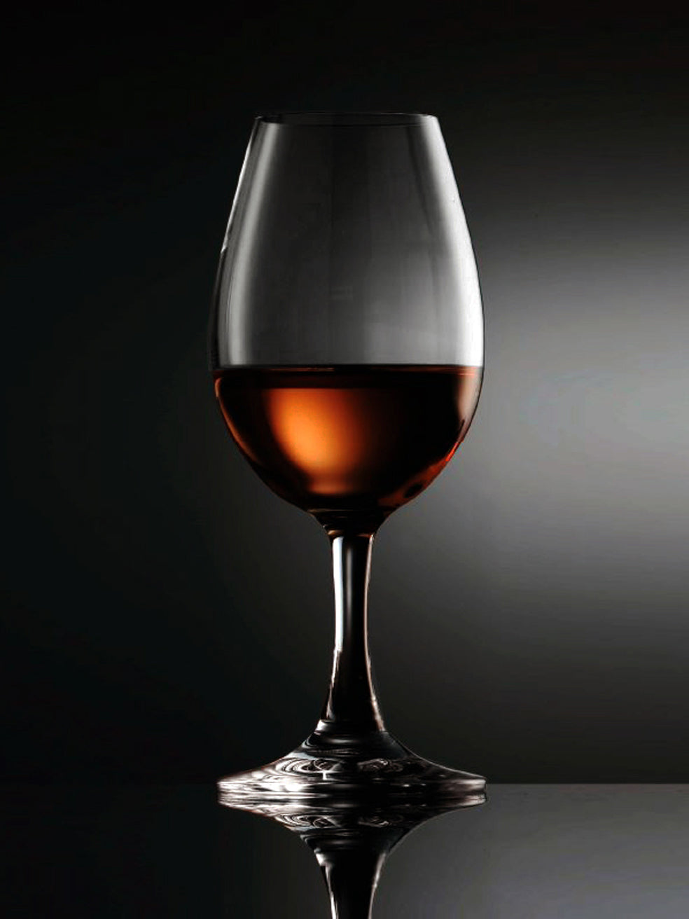 Modelled from the traditional sherry copita, manufactured with lead-free crystal and optimised for sensory analysis for the whisky enthusiast.  Part of the Glencairn collection.
