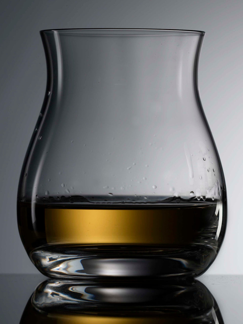 Glencairn Crystal Mixer Glass with Whisky