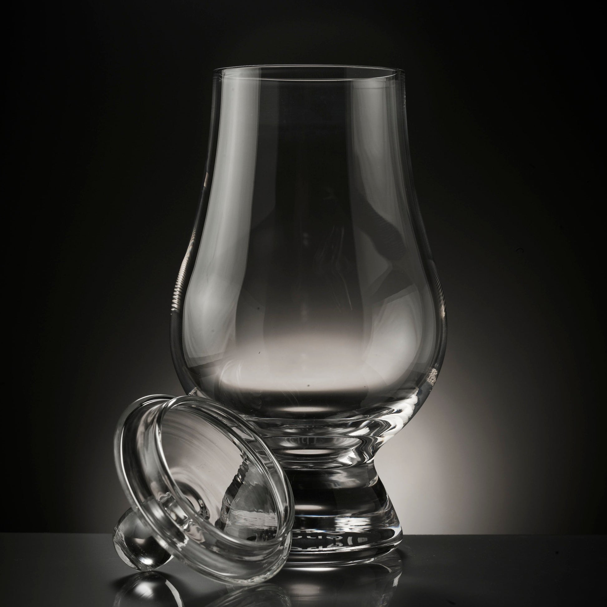 This tasting cap is designed specifically for the Glencairn Whisk glass.